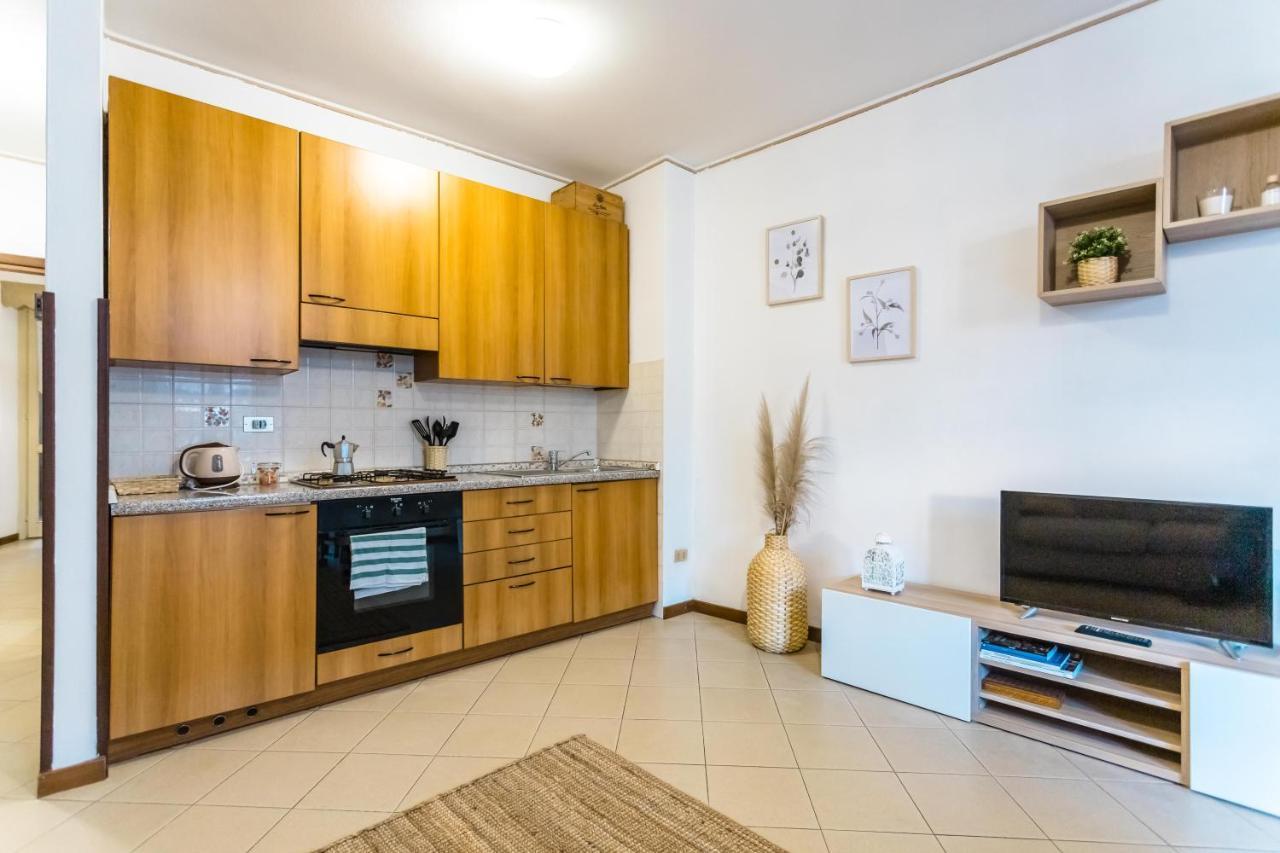 Lago Azzurro Apartment Варенна Екстер'єр фото