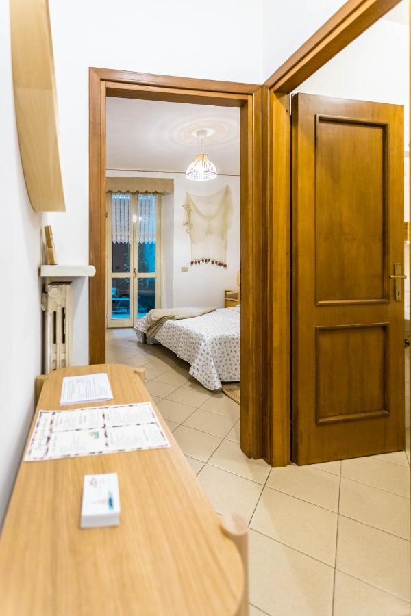Lago Azzurro Apartment Варенна Екстер'єр фото
