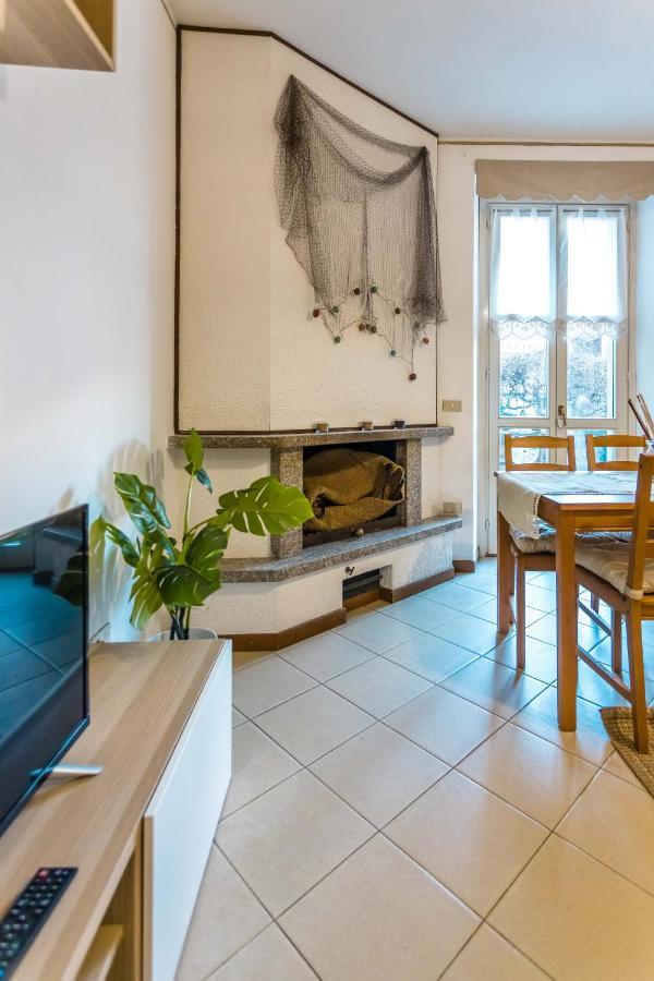 Lago Azzurro Apartment Варенна Екстер'єр фото