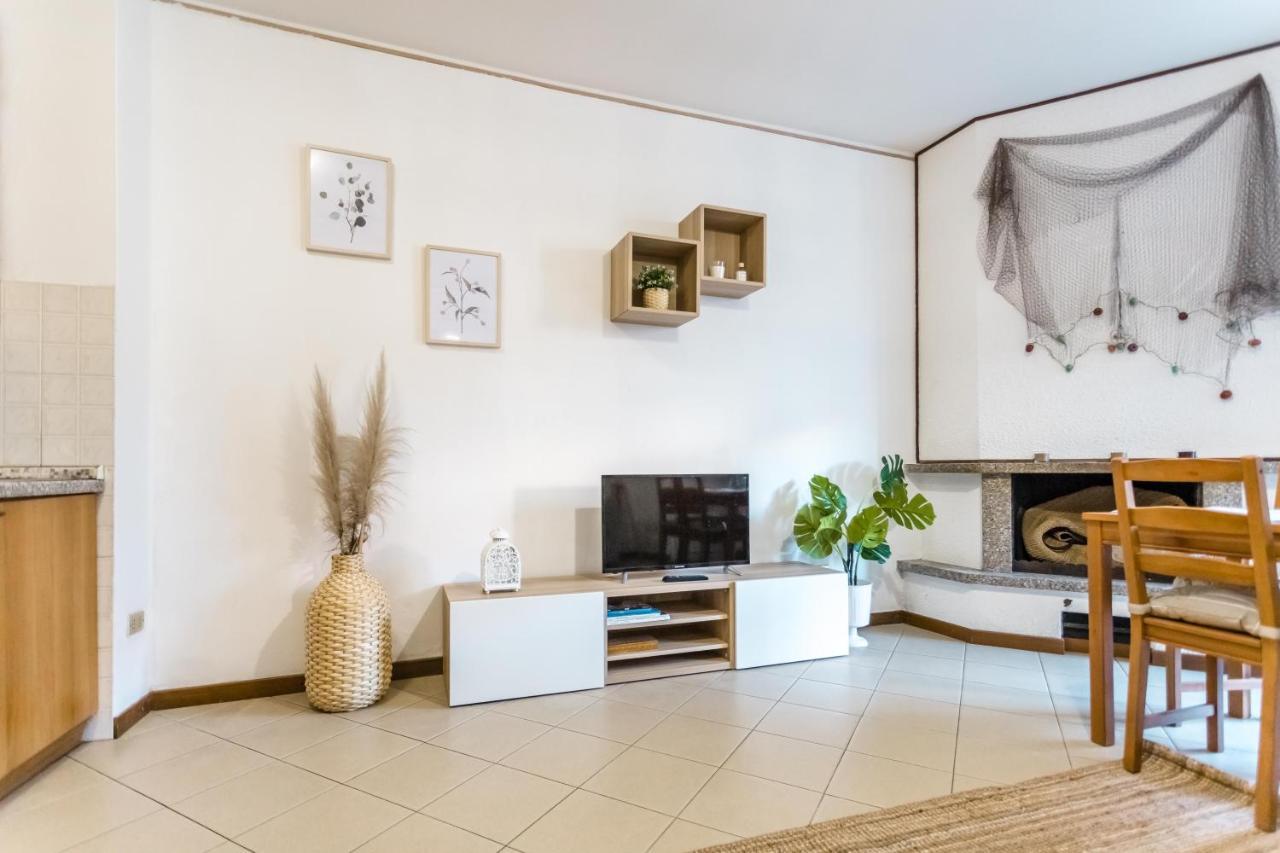 Lago Azzurro Apartment Варенна Екстер'єр фото